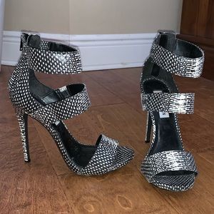 Milyah Steve Madden Heels Snake Skin